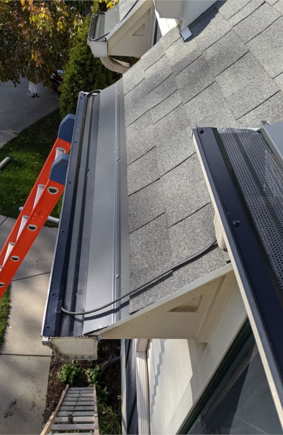 Single Cable Eave Panel with Heated Gutter Screen Charcoal Gray (EP-SC)